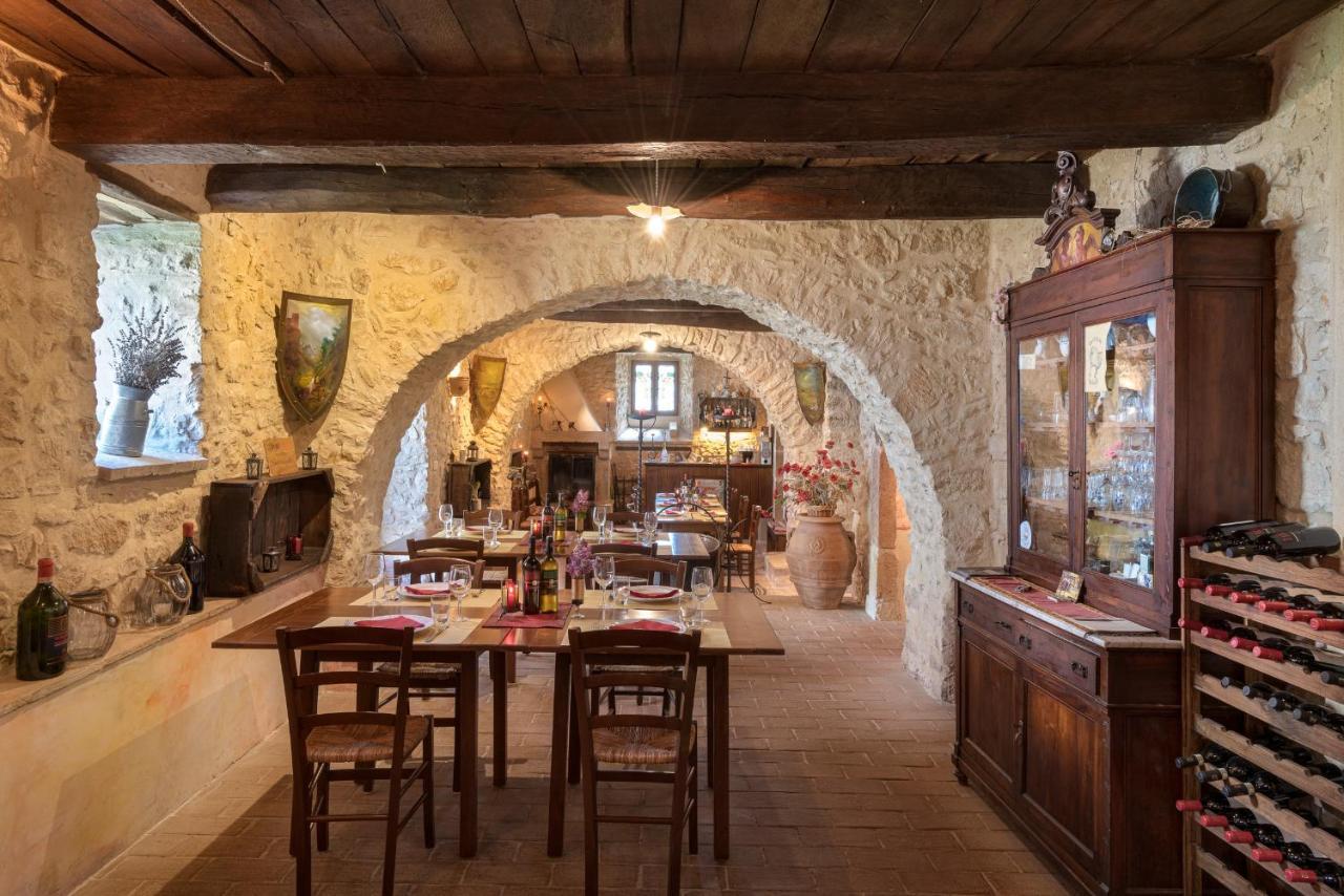 Вилла Castello Di Pupaggi Sellano Экстерьер фото