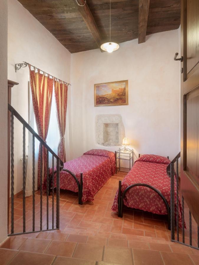 Вилла Castello Di Pupaggi Sellano Экстерьер фото